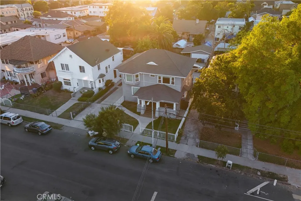 2641 S Catalina Street, Los Angeles, California 90007 home-pic-39