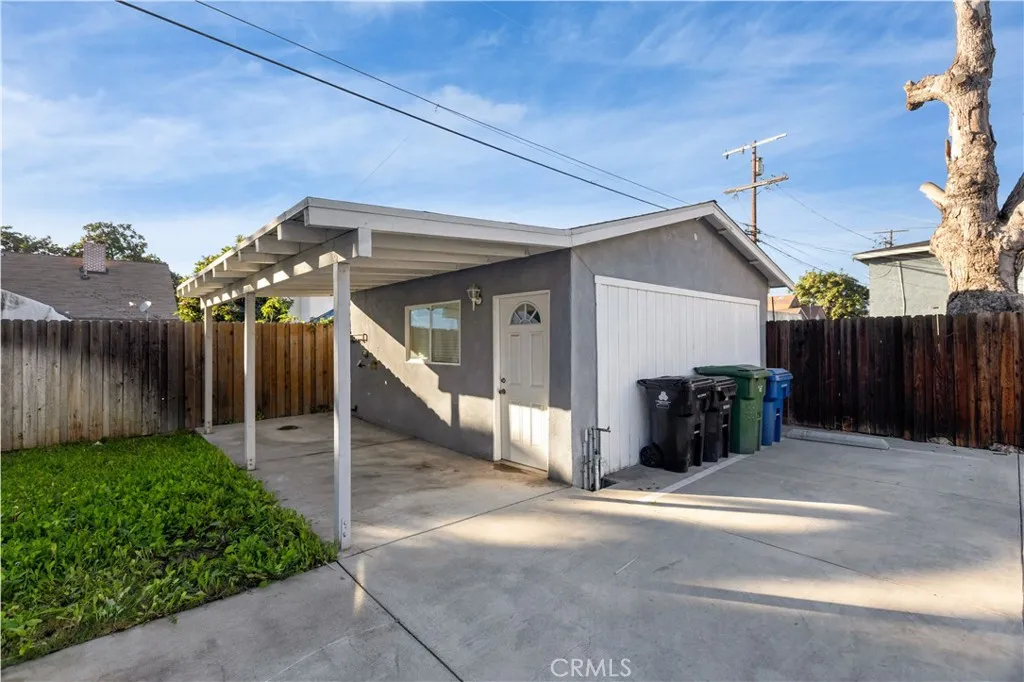 2641 S Catalina Street, Los Angeles, California 90007 home-pic-25