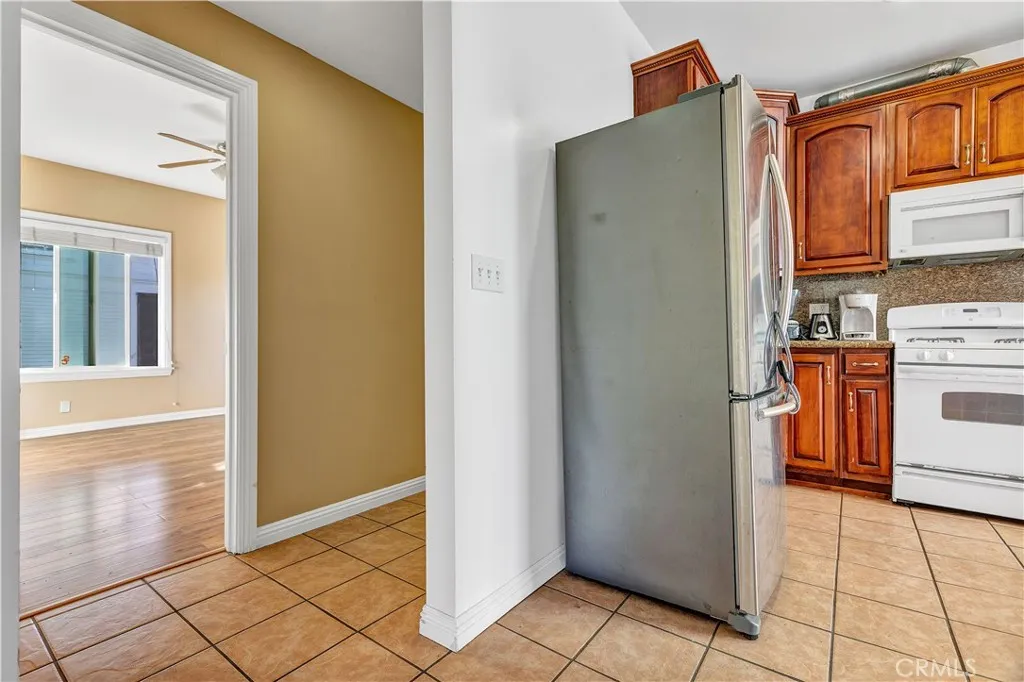 2641 S Catalina Street, Los Angeles, California 90007 home-pic-9