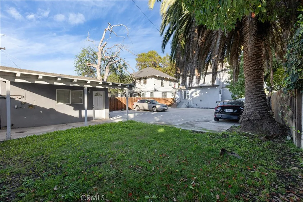 2641 S Catalina Street, Los Angeles, California 90007 home-pic-23