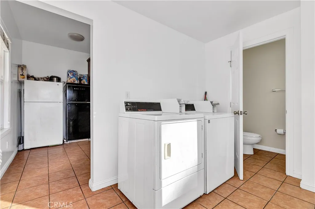 2641 S Catalina Street, Los Angeles, California 90007 home-pic-8