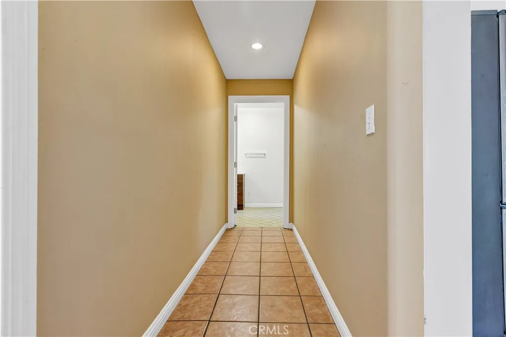 2641 S Catalina Street, Los Angeles, California 90007 home-pic-10