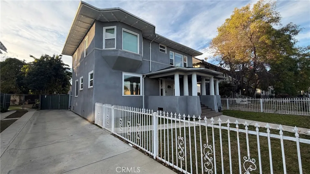 2641 S Catalina Street, Los Angeles, California 90007 home-pic-32