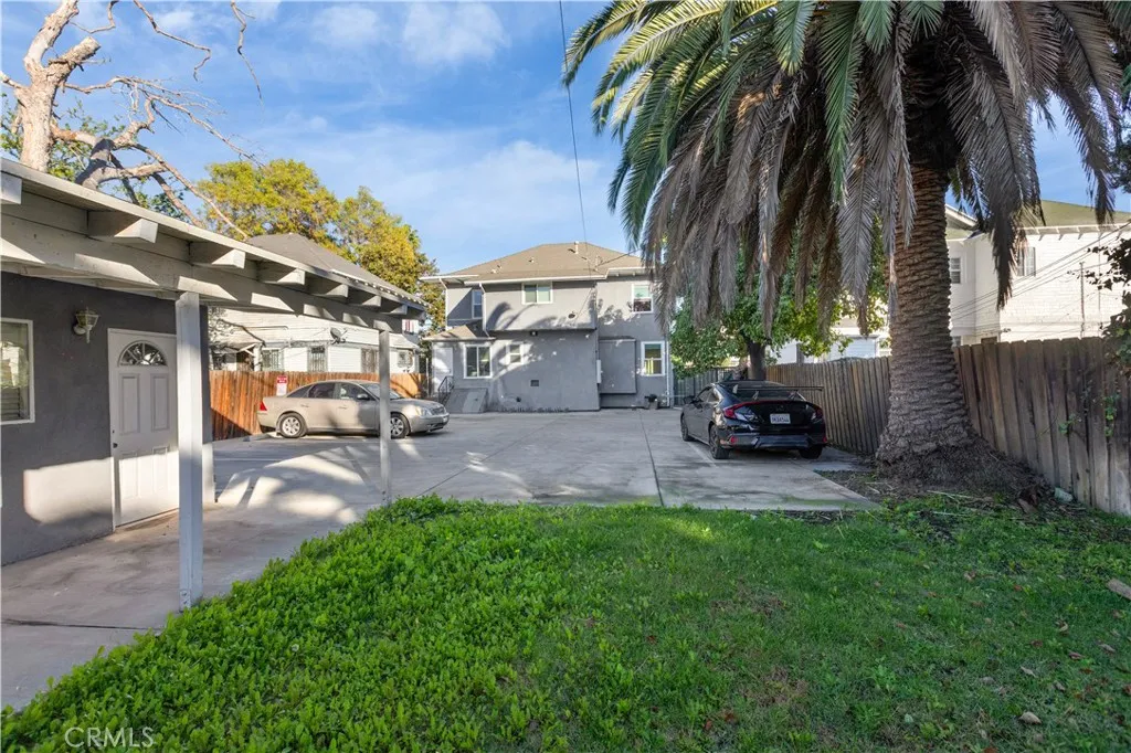2641 S Catalina Street, Los Angeles, California 90007 home-pic-24