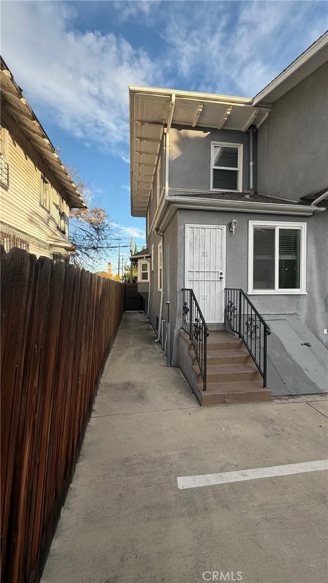 2641 S Catalina Street, Los Angeles, California 90007 home-pic-26