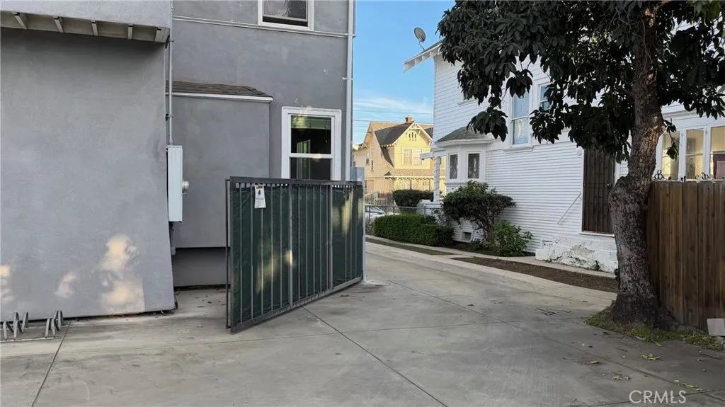 2641 S Catalina Street, Los Angeles, California 90007 home-pic-29