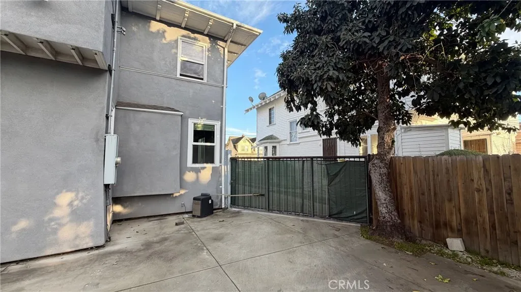 2641 S Catalina Street, Los Angeles, California 90007 home-pic-30