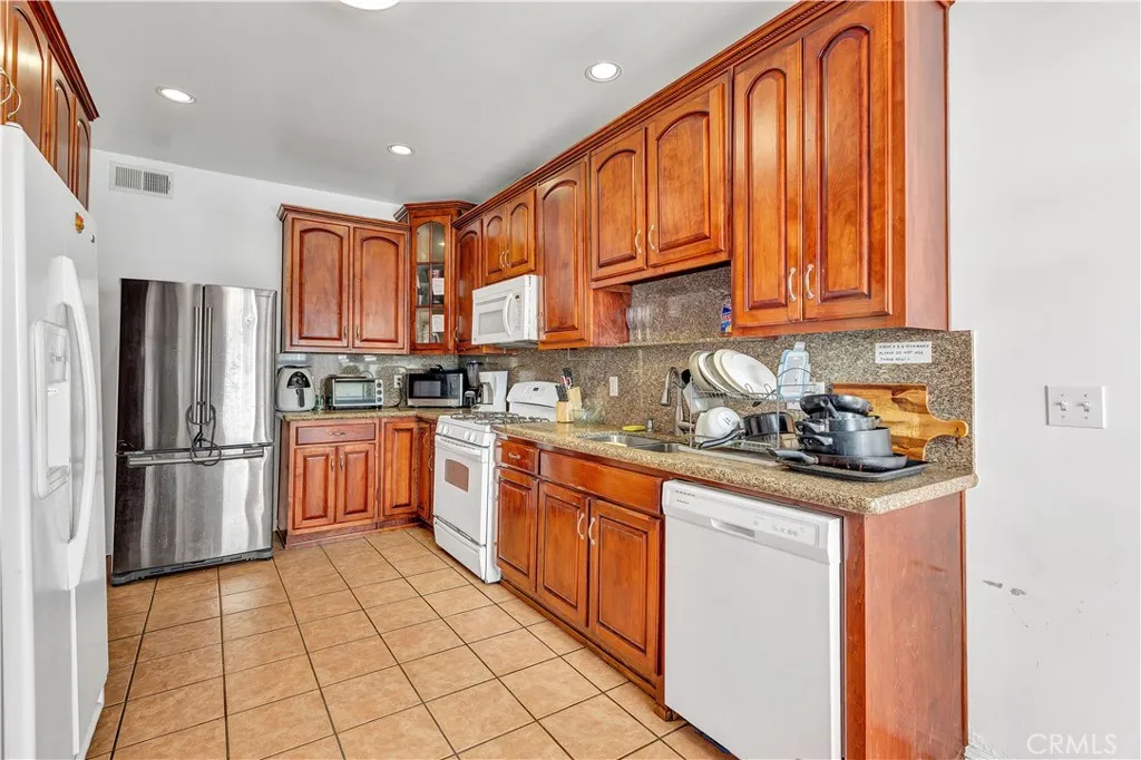 2641 S Catalina Street, Los Angeles, California 90007 home-pic-7