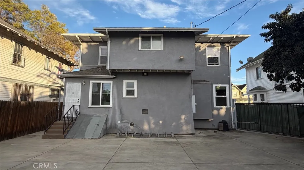 2641 S Catalina Street, Los Angeles, California 90007 home-pic-27