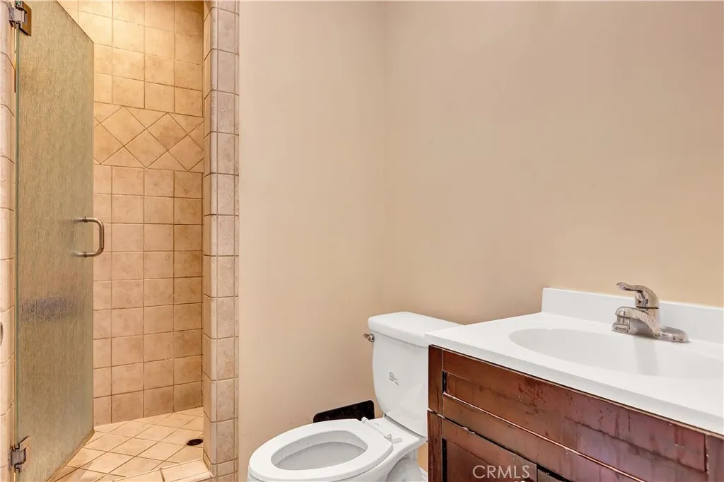 2641 S Catalina Street, Los Angeles, California 90007 home-pic-21