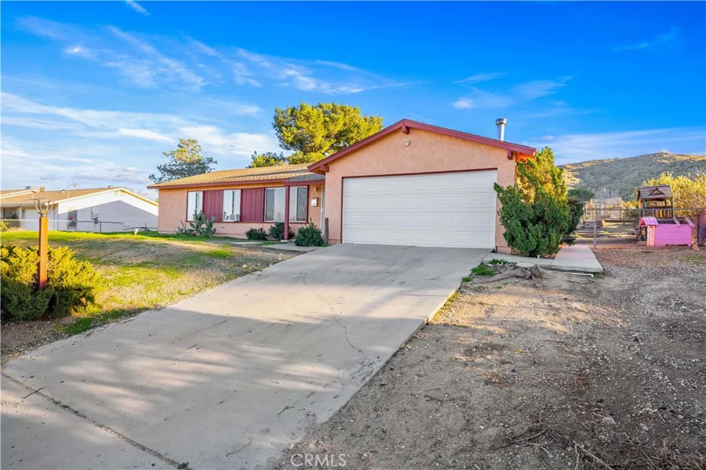 40020 176th Street E, Palmdale, California 93591 home-pic-2