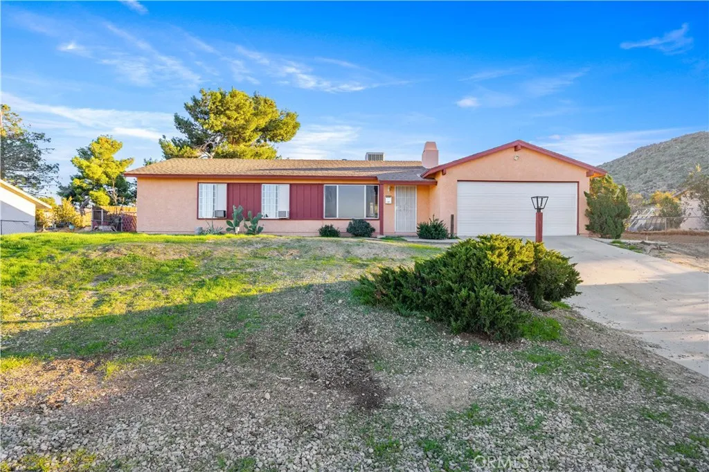 40020 176th Street E, Palmdale, California 93591 home-pic-1