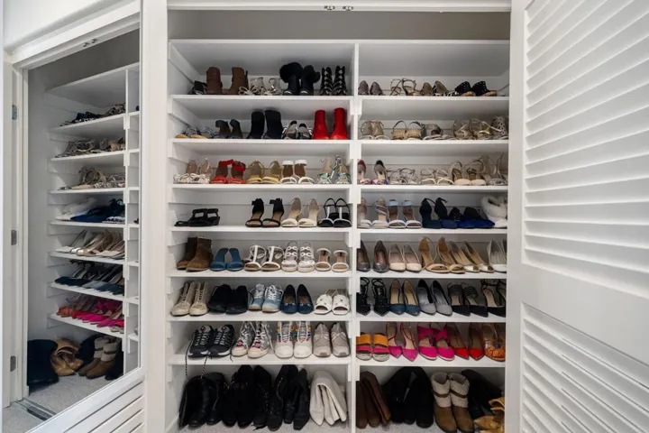 CUSTOM SHOE CLOSET