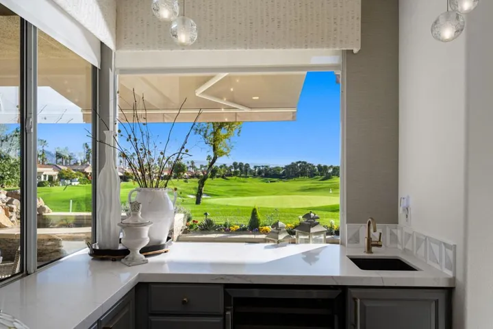 WET BAR