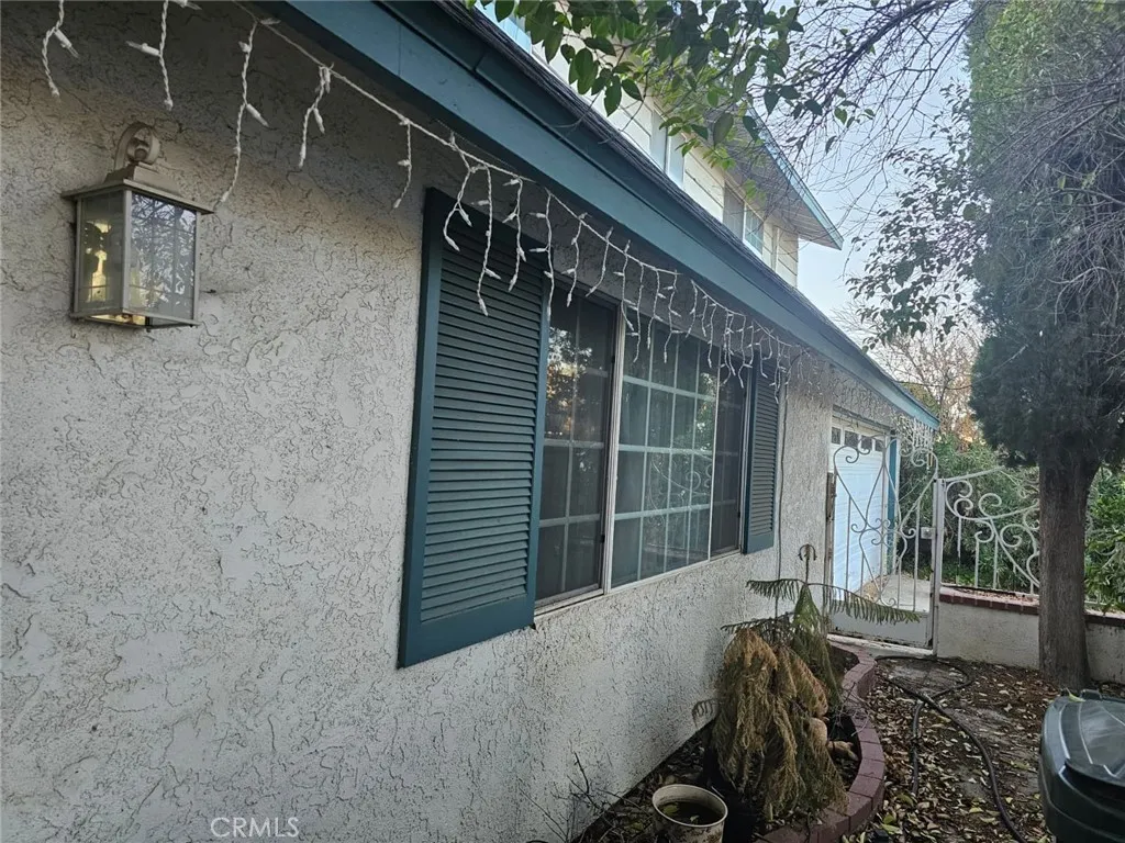 25219 Vermont Dr., Newhall, California 91321 home-pic-3