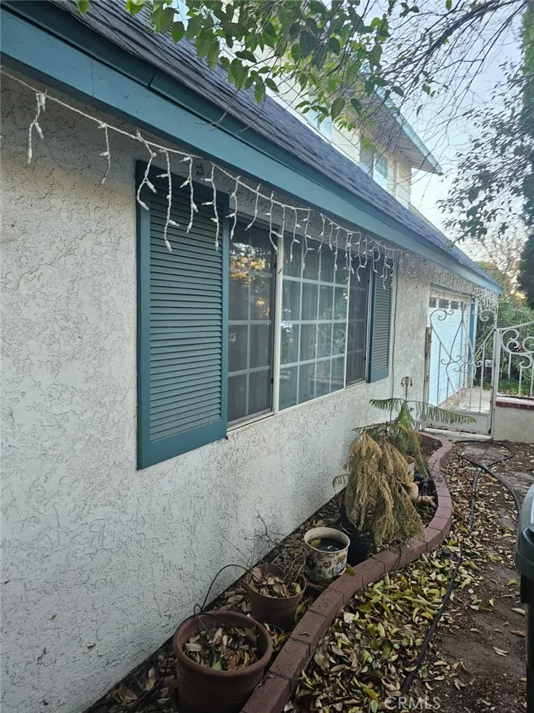 25219 Vermont Dr., Newhall, California 91321 home-pic-4