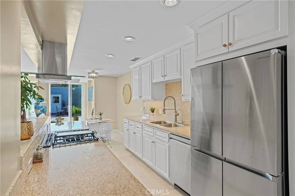 3954 Aladdin Drive, Huntington Beach, California 92649 home-pic-19