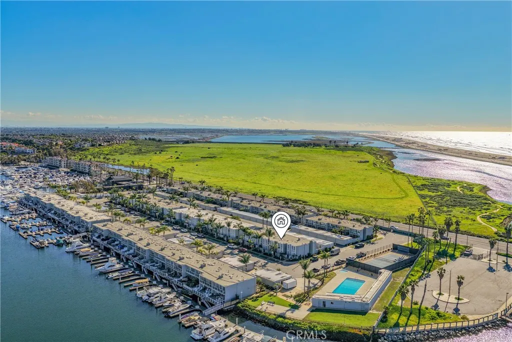 3954 Aladdin Drive, Huntington Beach, California 92649 home-pic-2