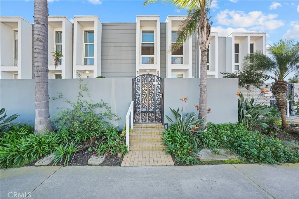 3954 Aladdin Drive, Huntington Beach, California 92649 home-pic-5