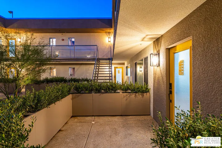 Courtyard - Querencia Palms