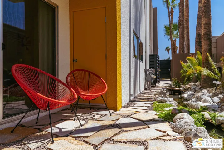 Unit 102 Back Patio - Querenci