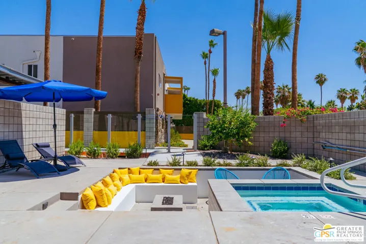 Pool/Firepit - Querencia Palms