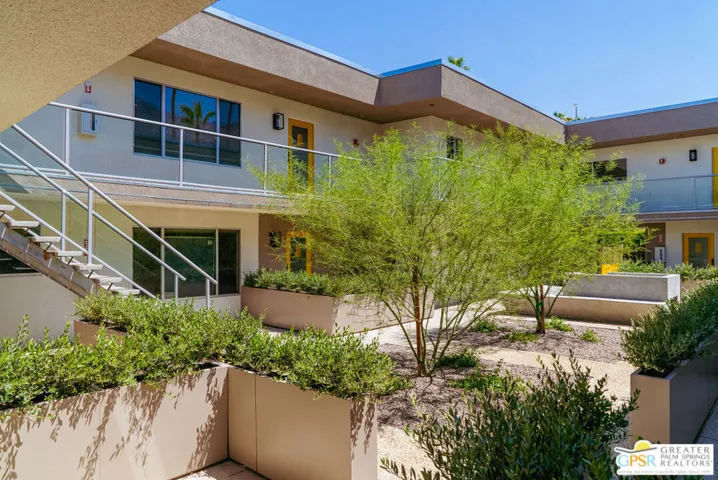 Courtyard - Querencia Palms