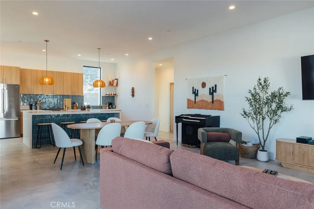 57885 Sierra Vista, Yucca Valley, California 92284 home-pic-9