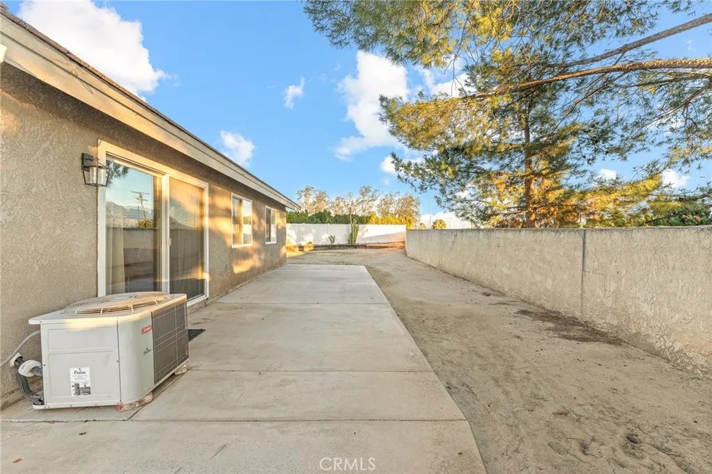 3502 White Oak Drive, Banning, California 92220 home-pic-23