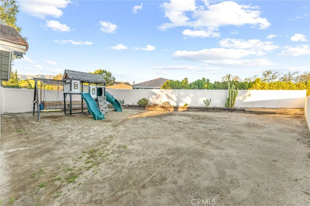 3502 White Oak Drive, Banning, California 92220 home-pic-24