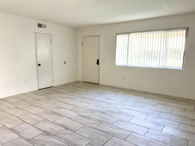 Living Room/ Entry