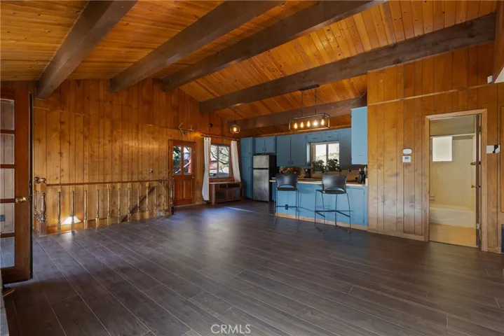Family Room NOT virtually Staged.