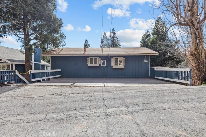 Level Driveway / Entry