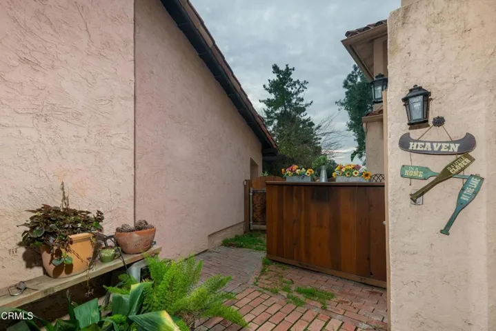 43_side_exterior