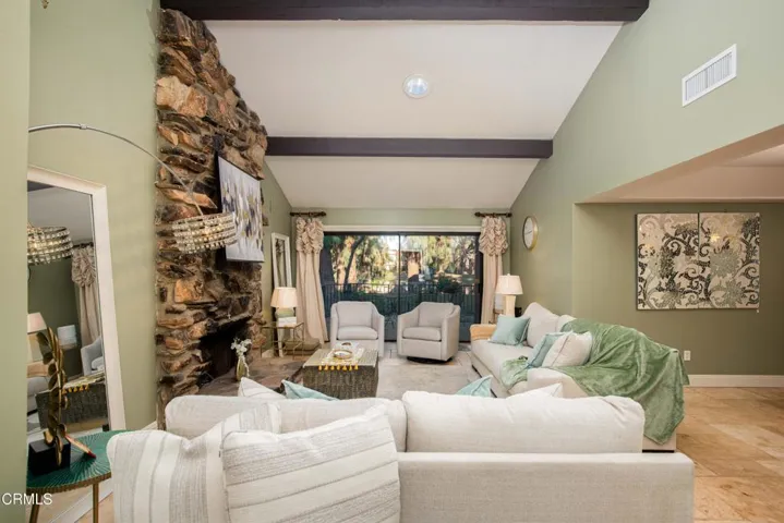 01_living_room_1