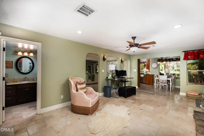 18_living_room_4