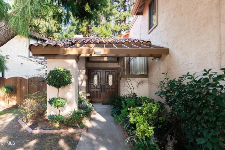 09_front_exterior_4
