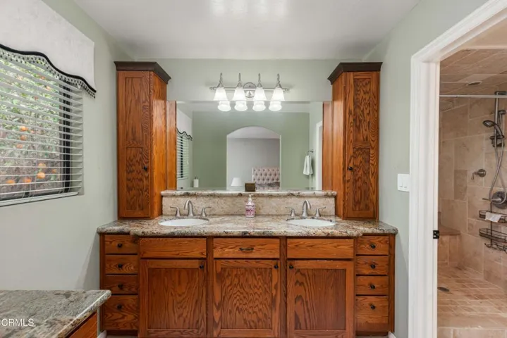 34_master_bathroom