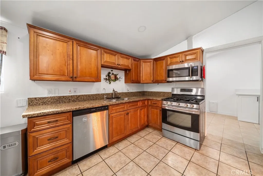 1610 N Amador Avenue, Ontario, California 91764 home-pic-7