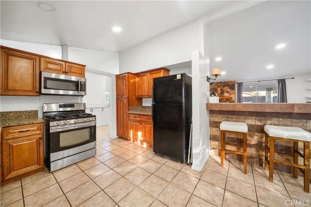 1610 N Amador Avenue, Ontario, California 91764 home-pic-8
