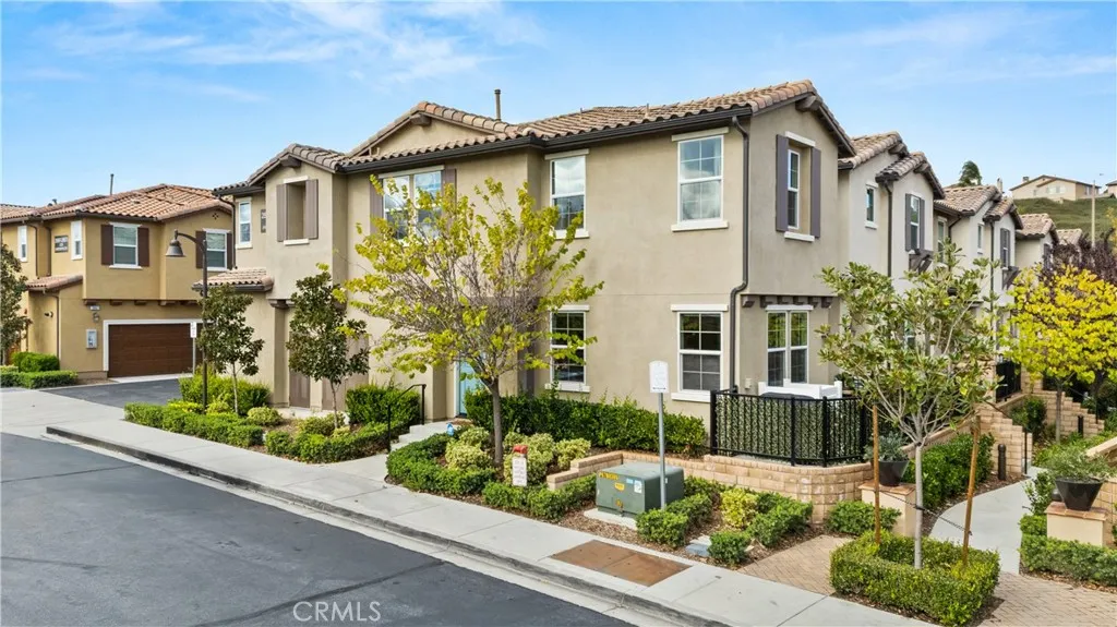 28687 Jardineras, Valencia, California 91354 home-pic-1