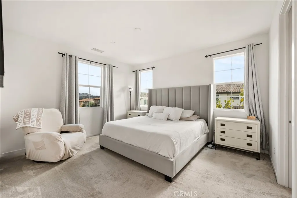 28687 Jardineras, Valencia, California 91354 home-pic-16