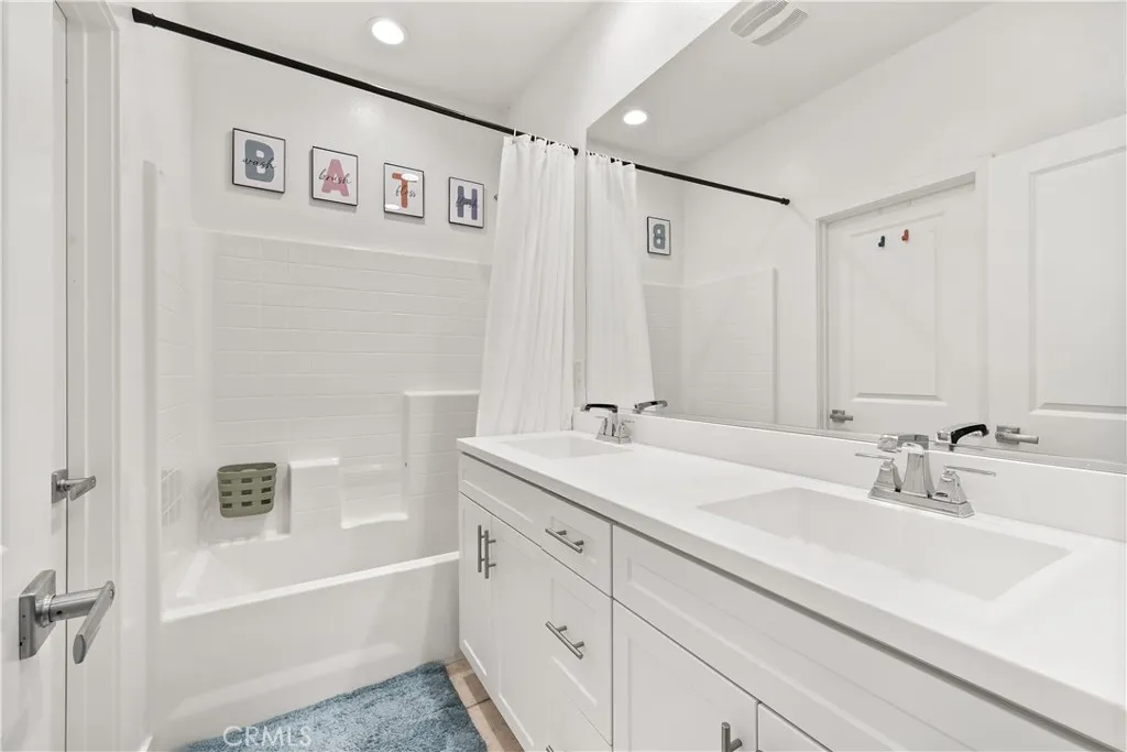 28687 Jardineras, Valencia, California 91354 home-pic-11
