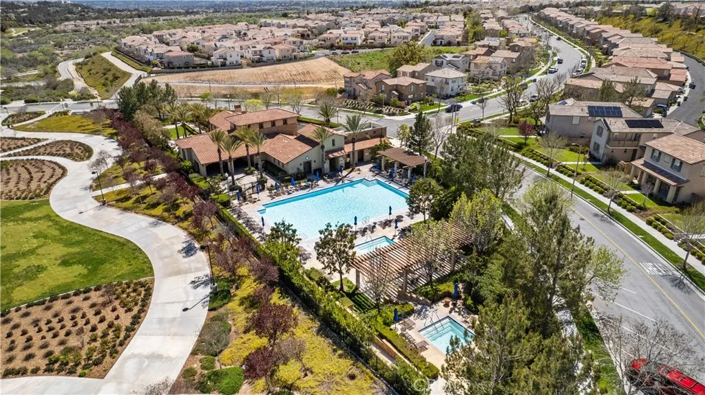 28687 Jardineras, Valencia, California 91354 home-pic-22