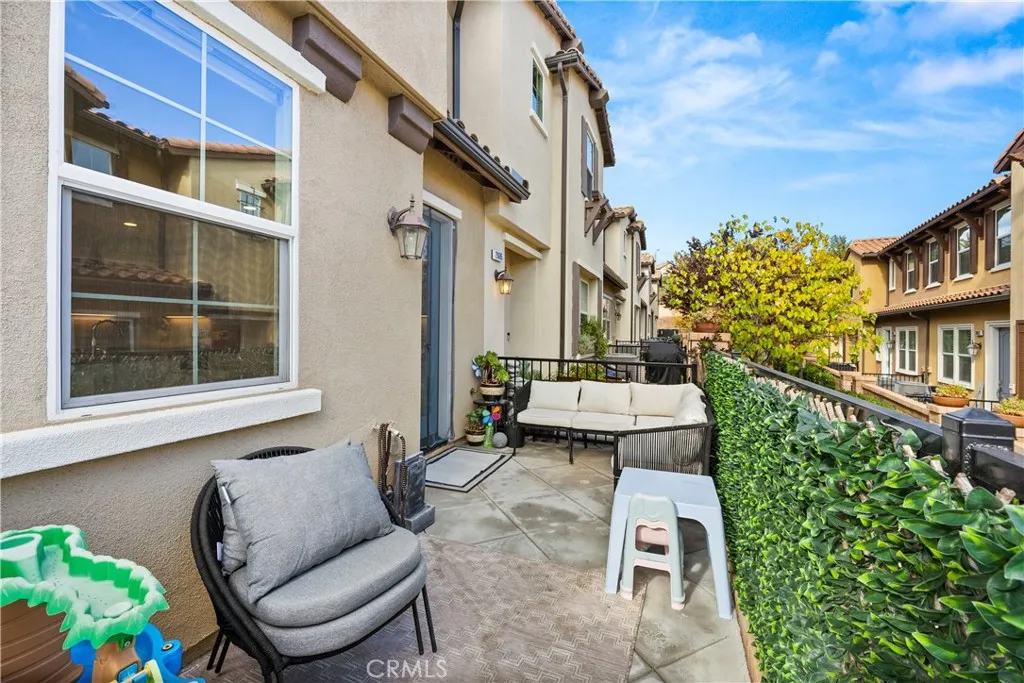 28687 Jardineras, Valencia, California 91354 home-pic-21