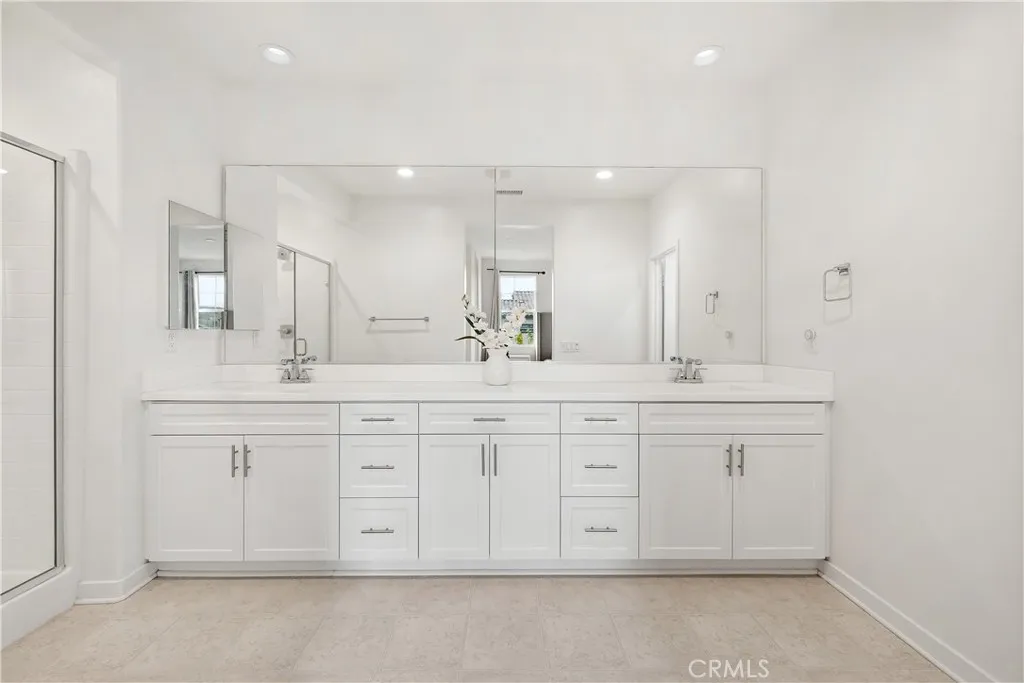 28687 Jardineras, Valencia, California 91354 home-pic-19