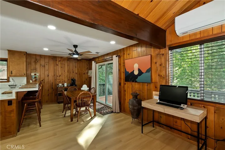 1st floor dining area