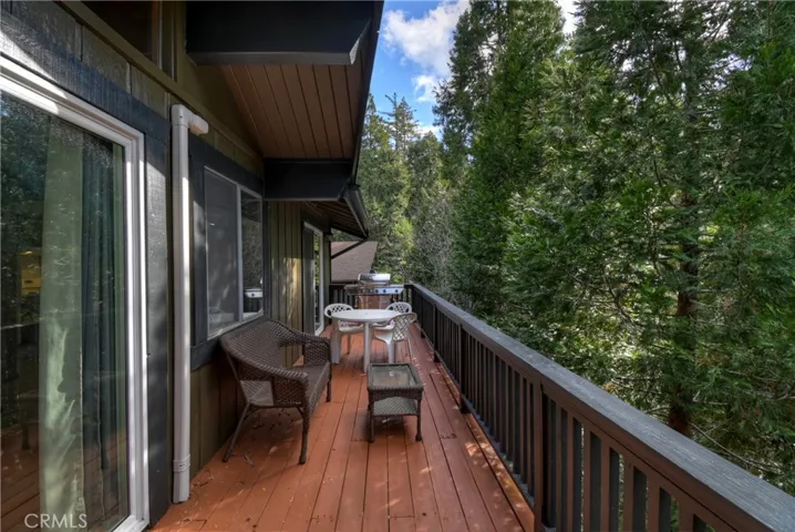 deck to 1st floor