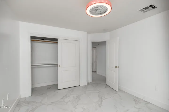 25_bedroom_3