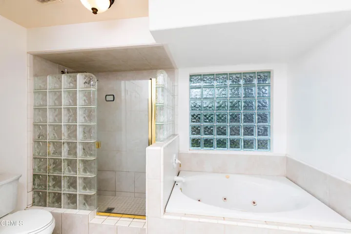 29_master_bathroom_1